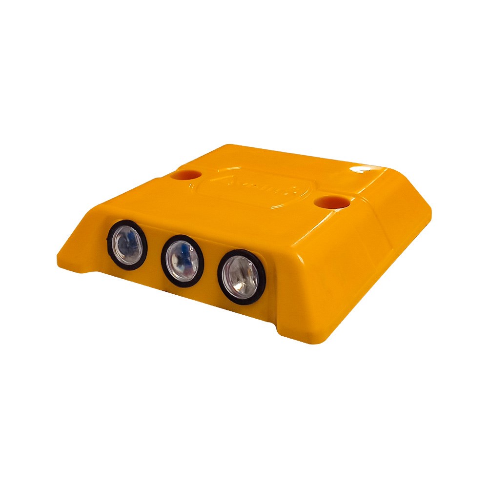 Plastic Road Stud with Cat’s Eyes Plastic Road Stud with Cat’s Eyes
