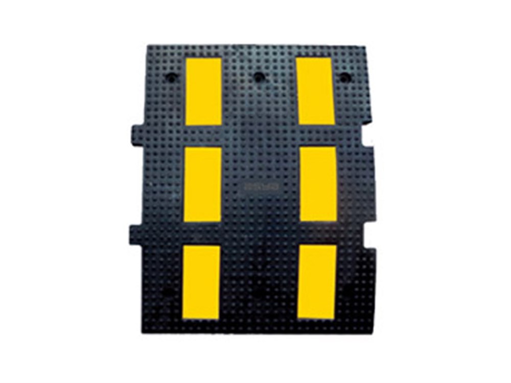 Rubber Speed Bump with 6 Reflective Stripes 500 x 600 x 45 mm Rubber Speed Bump with 6 Reflective Stripes 500 x 600 x 45 mm