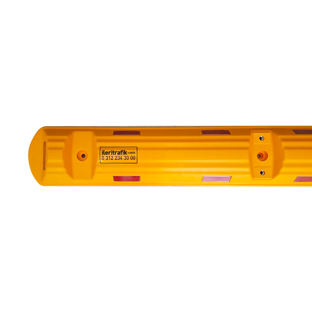 12202 UB-3 Channelizer, Curb Base 120 x 15 x 5 cm
