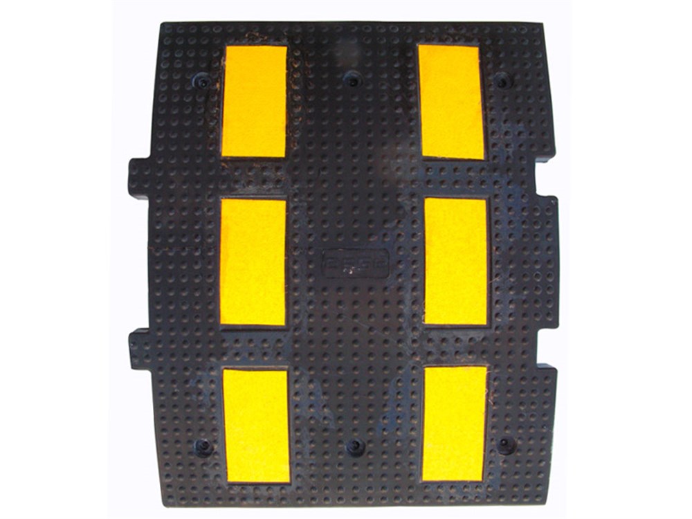 PL-01-400-2 Rubber Speed Bump with 6 Reflective Stripes 500 x 600 x 45 mm