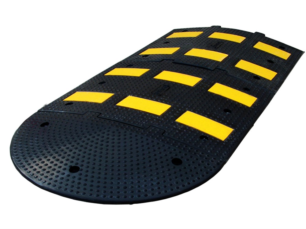 PL-01-400-4 Rubber Speed Bump with 6 Reflective Stripes 500 x 600 x 45 mm