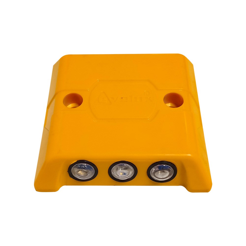 Plastic Road Stud with Cat’s Eyes Plastic Road Stud with Cat’s Eyes
