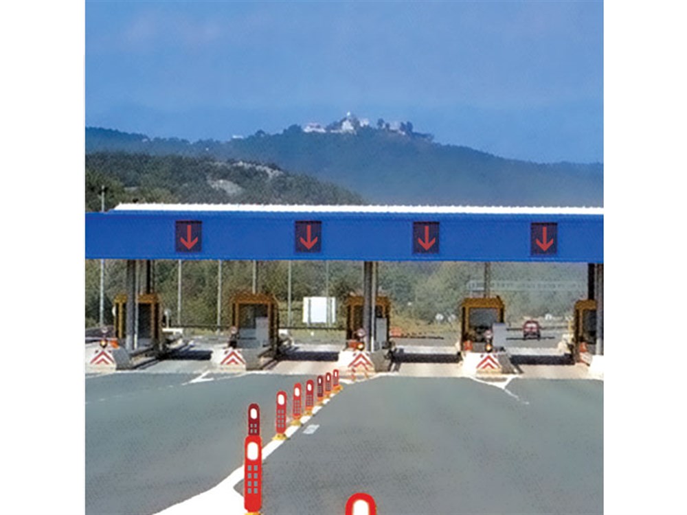 Road Stud with Reflective Signboard application
