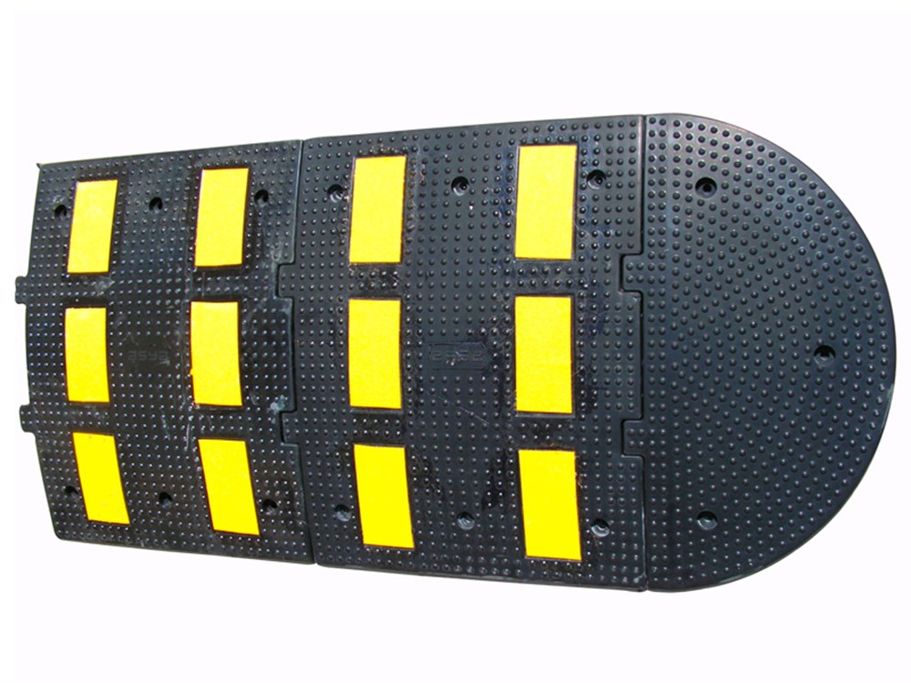 PL-01-400-5 Rubber Speed Bump with 6 Reflective Stripes 500 x 600 x 45 mm